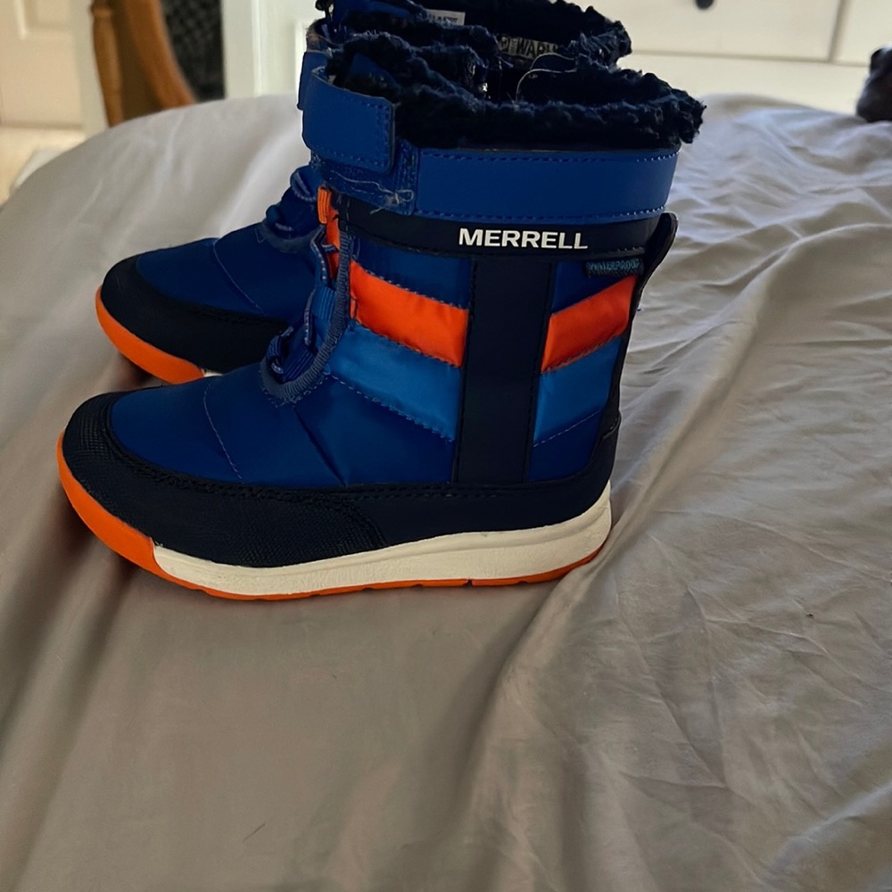 Toddler boys size 8 Merrell snow boots. Excellent condition
